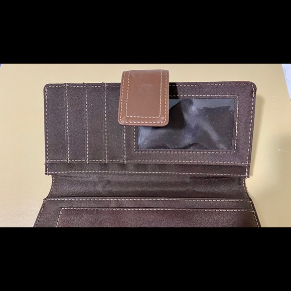 Brown women’s Keneth Cole Reaction wallet - Picture 4 of 5